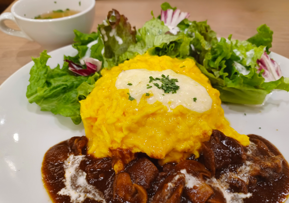 歌う前にご飯を食べるべきか？——お腹いっぱいでは歌えない？！
